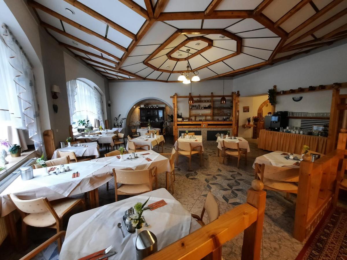 Hotel Koruna Jesenik Ngoại thất bức ảnh